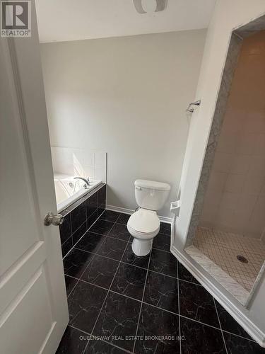 514 Candlestick Circle, Mississauga, ON - Indoor Photo Showing Bathroom