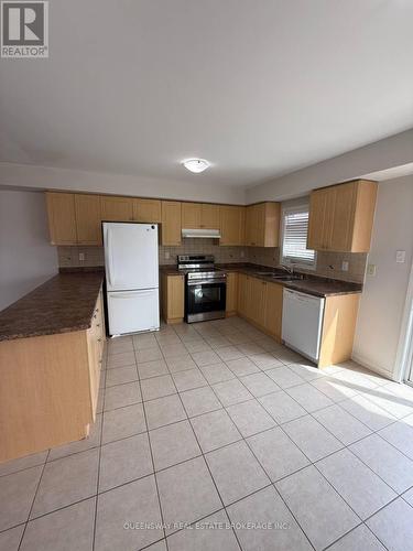 514 Candlestick Circle, Mississauga, ON - Indoor Photo Showing Kitchen