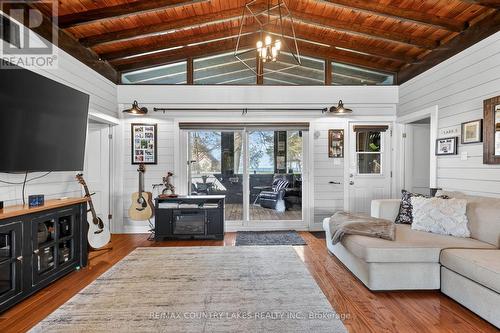 19 Poplar Crescent, Ramara, ON - Indoor Photo Showing Living Room
