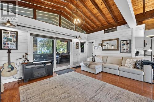 19 Poplar Crescent, Ramara, ON - Indoor Photo Showing Living Room