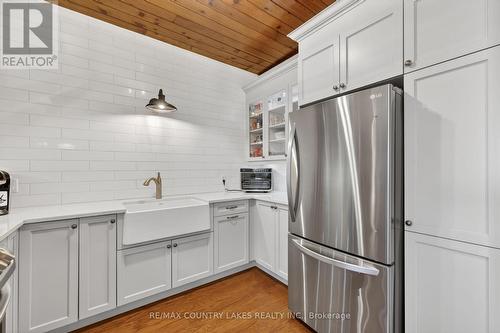19 Poplar Crescent, Ramara, ON - Indoor Photo Showing Kitchen With Stainless Steel Kitchen