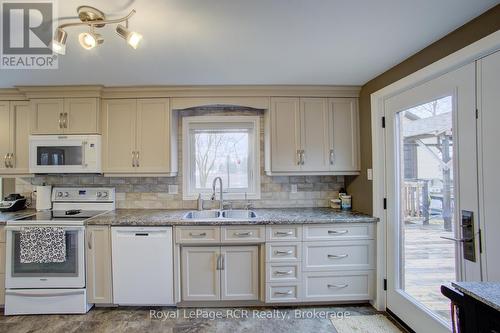 7442 Road 164 Road, North Perth (Elma), ON - Indoor Photo Showing Kitchen With Double Sink