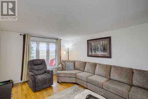 7442 Road 164 Road, North Perth (Elma), ON - Indoor Photo Showing Living Room