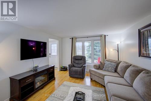 7442 Road 164 Road, North Perth (Elma), ON - Indoor Photo Showing Living Room