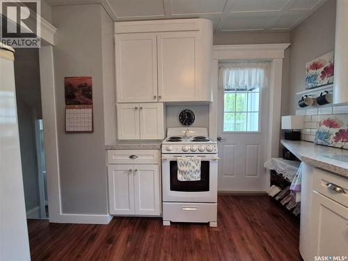 244 3Rd Avenue Nw, Swift Current, SK - Indoor Photo Showing Kitchen