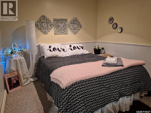 244 3Rd Avenue Nw, Swift Current, SK - Indoor Photo Showing Bedroom