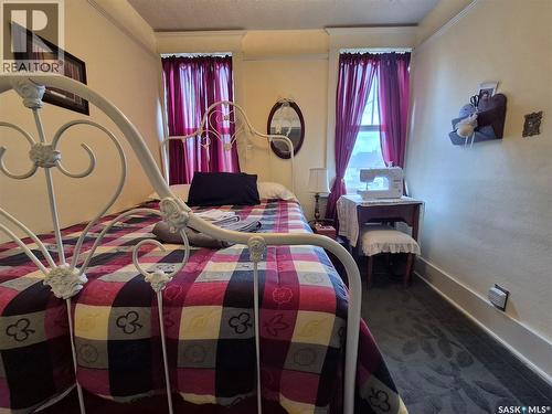 244 3Rd Avenue Nw, Swift Current, SK - Indoor Photo Showing Bedroom