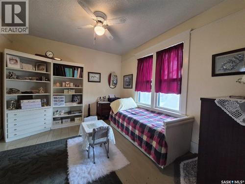 244 3Rd Avenue Nw, Swift Current, SK - Indoor Photo Showing Bedroom