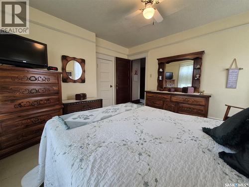 244 3Rd Avenue Nw, Swift Current, SK - Indoor Photo Showing Bedroom
