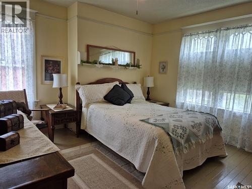 244 3Rd Avenue Nw, Swift Current, SK - Indoor Photo Showing Bedroom