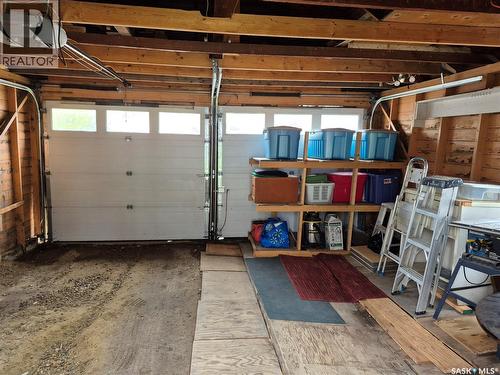 244 3Rd Avenue Nw, Swift Current, SK - Indoor Photo Showing Garage