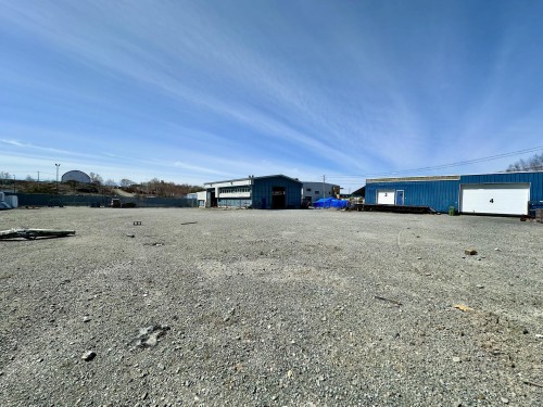 Cour - 225 Boul. Industriel, Rouyn-Noranda, QC - Outdoor