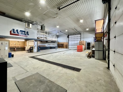 Garage - 225 Boul. Industriel, Rouyn-Noranda, QC - Indoor Photo Showing Garage