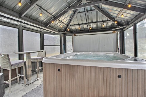 Spa - 776 Av. Terry-Fox, Rouyn-Noranda, QC -  With Exterior