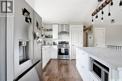 405 St Laurent Crescent, Saskatoon, SK - Indoor Photo Showing Kitchen