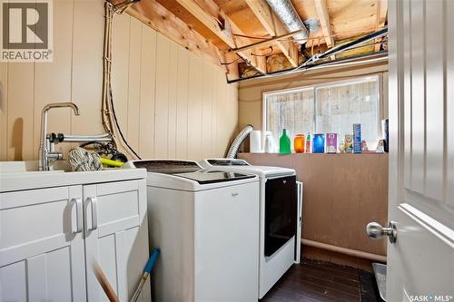 405 St Laurent Crescent, Saskatoon, SK - Indoor Photo Showing Laundry Room
