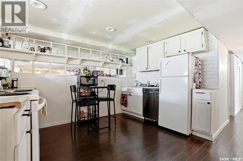 405 St Laurent Crescent, Saskatoon, SK - Indoor Photo Showing Kitchen