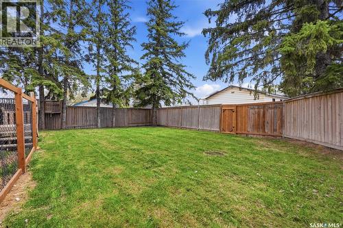 405 St Laurent Crescent, Saskatoon, SK - Outdoor With Backyard