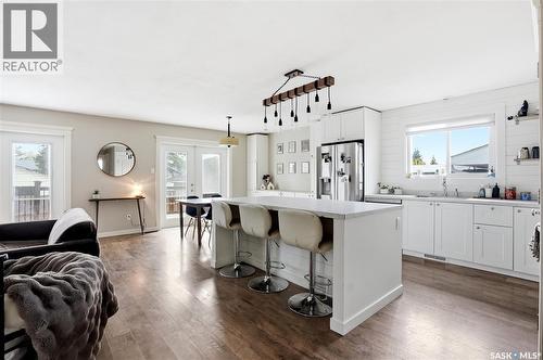 405 St Laurent Crescent, Saskatoon, SK - Indoor Photo Showing Kitchen With Upgraded Kitchen