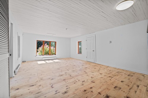 Salon - 1599 Ch. Kilpatrick, Saint-Sauveur, QC - Indoor Photo Showing Other Room