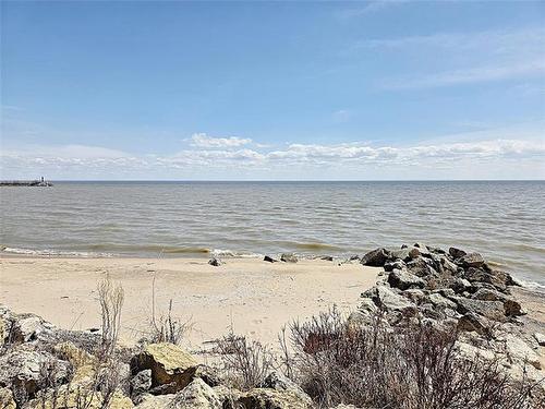 38 Thorvaldson Dr, Arnes, MB 