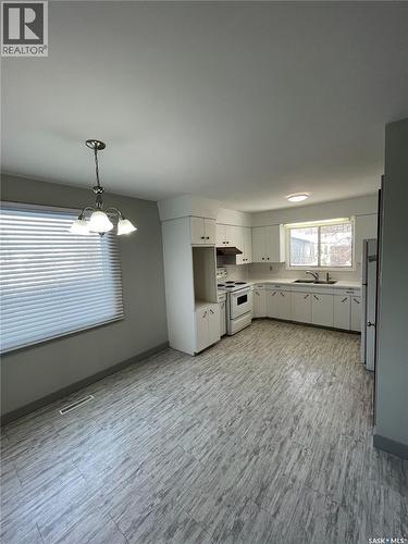 2800 1St Avenue E, Prince Albert, SK - Indoor Photo Showing Kitchen