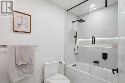345 Rankin Drive, Burlington, ON - Indoor Photo Showing Bathroom