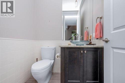 1 Murmansk Way Sw, Calgary, AB - Indoor Photo Showing Bathroom