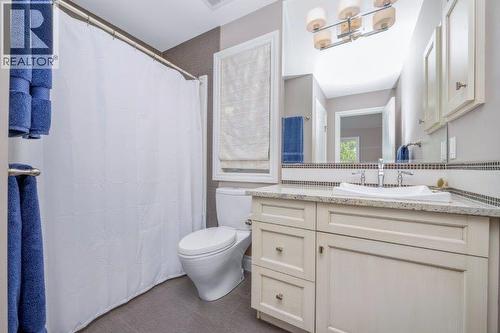 1 Murmansk Way Sw, Calgary, AB - Indoor Photo Showing Bathroom