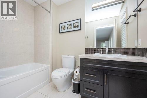 Carriage House - 1 Murmansk Way Sw, Calgary, AB - Indoor Photo Showing Bathroom