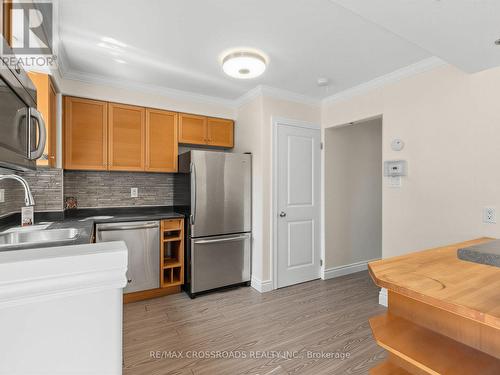 59 Chaucer Crescent, Barrie, ON - Indoor Photo Showing Kitchen