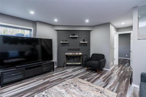 19 Whicker St, Winnipeg, MB 