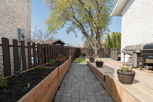 19 Whicker St, Winnipeg, MB 