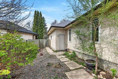103 Brittany Dr, Winnipeg, MB 