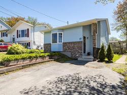 17 Noria Crescent  Middle Sackville, NS B4E 2M1