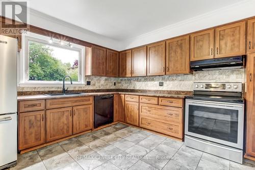 10 Runnymede Crescent, London North (North J), ON - Indoor Photo Showing Kitchen