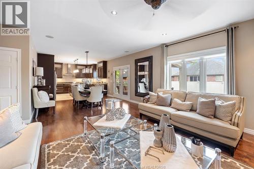 2105 Washington Boulevard, Lasalle, ON - Indoor Photo Showing Living Room