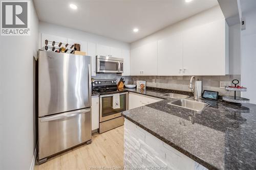 3601 Riverside Drive East Unit# 607, Windsor, ON - Indoor Photo Showing Kitchen