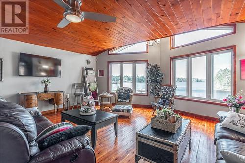 99 Curry Point, Markstay, ON - Indoor Photo Showing Living Room