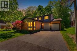 30 JEROME PARK Drive  Dundas, ON L9H 6H2