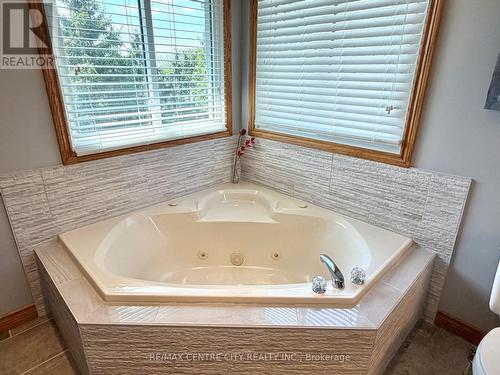 PRIMARY BEDROOMM ENSUITE - 31 Cavanaugh Crescent, St. Thomas, ON - Indoor Photo Showing Bathroom