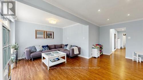 115 Micmac Crescent, Toronto, ON - Indoor Photo Showing Living Room