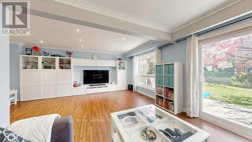 115 Micmac Crescent, Toronto, ON - Indoor Photo Showing Living Room