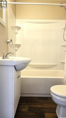 2023 Atkinson Street, Regina, SK - Indoor Photo Showing Bathroom