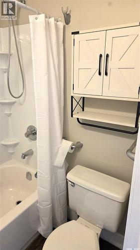 2023 Atkinson Street, Regina, SK - Indoor Photo Showing Bathroom