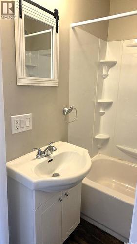 2023 Atkinson Street, Regina, SK - Indoor Photo Showing Bathroom