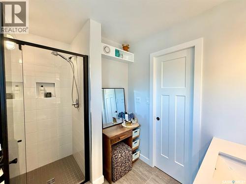 607 K Avenue S, Saskatoon, SK - Indoor Photo Showing Bathroom