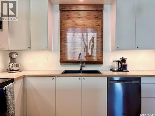 607 K Avenue S, Saskatoon, SK - Indoor Photo Showing Kitchen