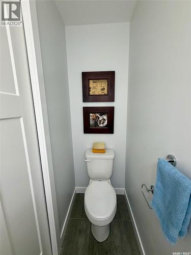 607 K Avenue S, Saskatoon, SK - Indoor Photo Showing Bathroom
