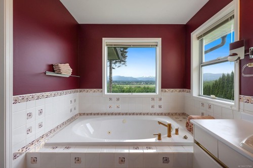 1409 Valley View Dr, Courtenay, BC 